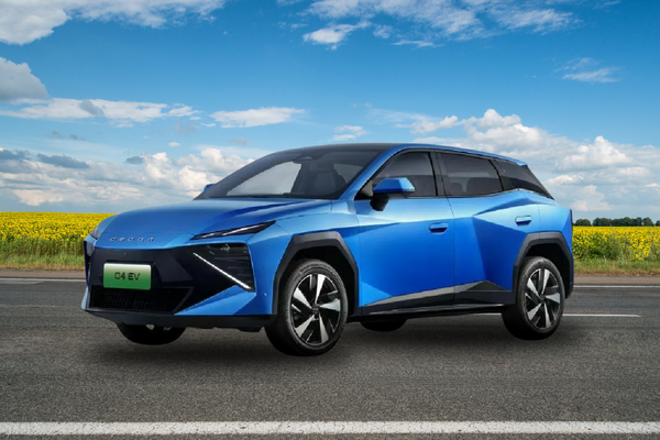 OMODA 04 EV